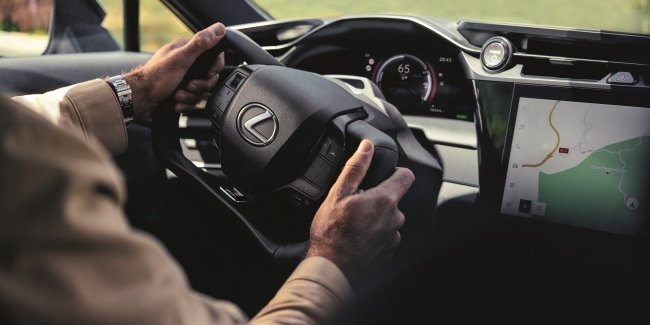 Новий Lexus RZ отримав систему steer-by-wire