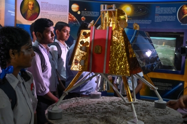 Індія успішно посадила на Місяць апарат «Вікрам» з місяцеходом на борту /Фото 1