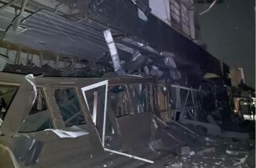 Росія вночі вдарила ракетами по Дніпру. Пошкоджено транспортний обʼєкт, виробництво меблів і житлові будинки (фото) /Фото 2