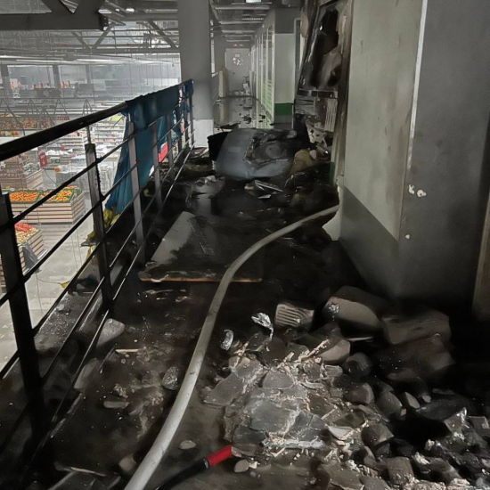 Масована атака РФ на Київ. У столиці загинули люди, пошкоджений супермаркет «Ашан» (фото) /Фото 4