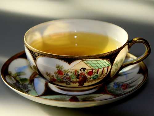 Які керамічні кружки псують смак зеленого чаю та знижують його користь