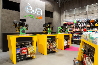 EVA розвивалася в більш економному сегменті: намагалася запропонувати покупцеві найнижчу ціну на ринку, активно розвивати недорогі власні торгові марки.
