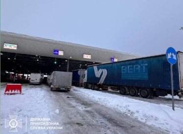 На кордоні з Польщею відкрили пункт пропуску для руху порожніх вантажівок /Фото 4
