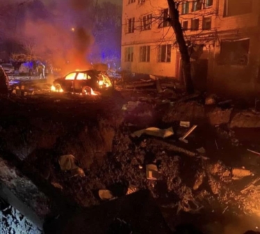 Росія знову обстріляла Київ балістичними ракетами, є руйнування та понад 50 потерпілих (фото, відео) /Фото 1