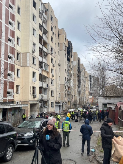 У багатоповерхівці в Соломʼянському районі Києва понад 30 постраждалих через російську атаку (фото) /Фото 3