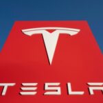 Tesla планує розпочати випуск першого електричного спорткара наступного року