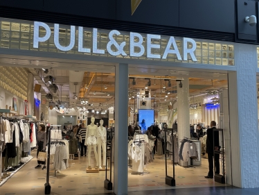 Магазин Pull & Bear у Львові