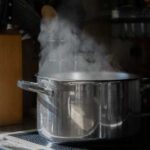 Як повернути блиск металевим каструлям: допоможе простий копійчаний…