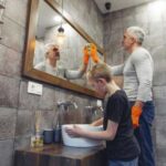 Дзеркала будуть блищати: лайфхак з простим огірком, якому…