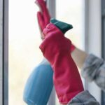 Що додати у воду, щоб швидко відмити вікна…