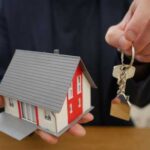 “Хто кому що винен?”: Чи винні батьки забезпечувати дітей житлом?