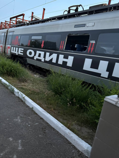 Росія вдарила балістикою та дронами по Києву, під завалами пошкодженого будинку продовжують шукати людей (фото, відео) /Фото 10
