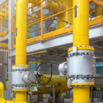 Єврокомісія пропонує повністю відмовитись від російських нафти й газу до…