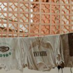 Футболки розтягуються та втрачають форму: помилки у виборі режиму прання