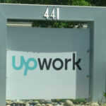 Upwork пояснила причину блокування користувачів в Україні