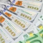 Євро подешевшало на 21 копійку: курси…