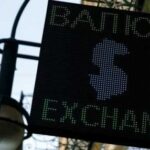 Долар та євро зростають у ціні:…
