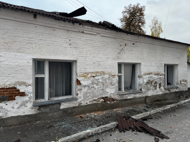 Росіяни вдарили дронами та системами залпового вогню «Торнадо» по Новгород-Сіверському: є загиблі й поранені /Фото 3