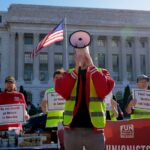 Відновлення роботи уряду може запобігти рецесії,…