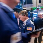 Акції закриваються зростанням після того, як…