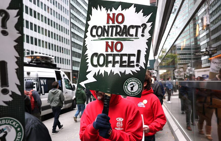 Працівники Starbucks страйкують у деяких магазинах по всій країні в рамках «повстання Червоної чашки», заявляє профспілка.