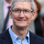 Bloomberg: Тім Кук залишиться CEO Apple…