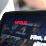 Netflix може придбати Warner Bros. Discovery…