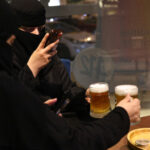 Саудівська Аравія послаблює обмеження на алкоголь.