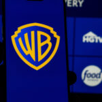 Три великі медіакомпанії змагаються за Warner…