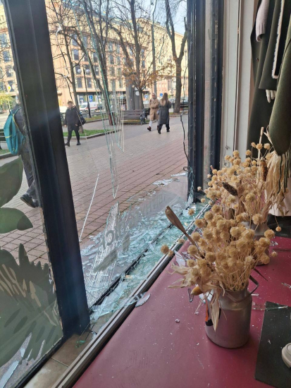 Магазин «Всі. Свої» постраждав від обстрілу на Хрещатику