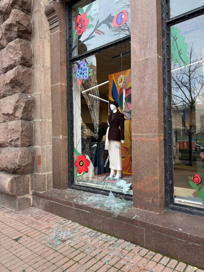 Магазин «Всі. Свої» постраждав від обстрілу на Хрещатику