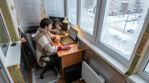 Чому від вікна так холодить? Не протяг, а саме відчувається холод! Пояснюю причину та…