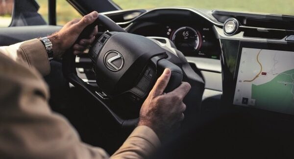 Lexus RZ: Кермування “по дротах” у новинці