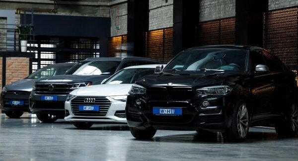 Українці жваво купують старі автівки з Америки
