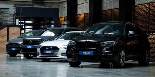 Українці жваво купують старі автівки з Америки