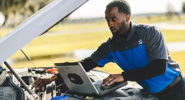 Ford не може найняти 5 тисяч автомеханіків.