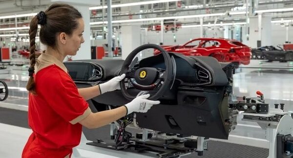 Ferrari припиняє відвантаження на Середній Схід через конфлікт.