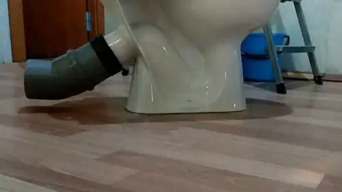 Чому в туалеті смердить каналізацією, хоча все герметично?