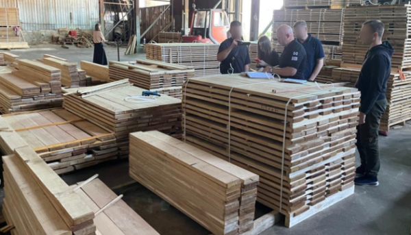 Здійснено понад 60 обшуків: в Києві припинено багаторічну оборудку нелегального…