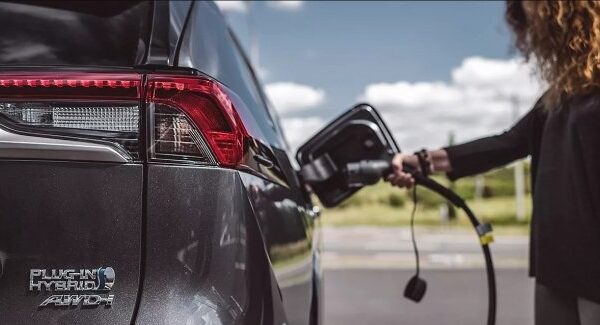 Гібридні авто в Україні набирають обертів: лідери продажів