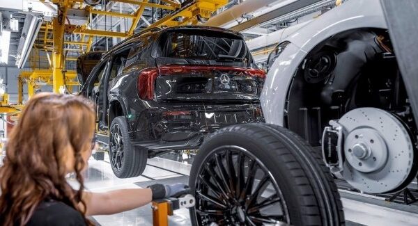 Іранська криза загрожує автомобільній промисловості.