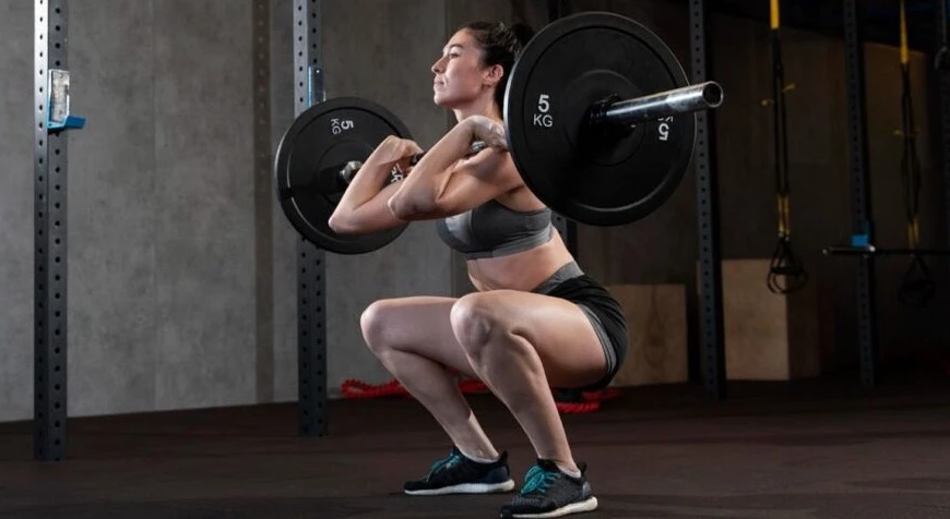 Силові тренування для жінок: розвінчуємо міф про «перекачку»