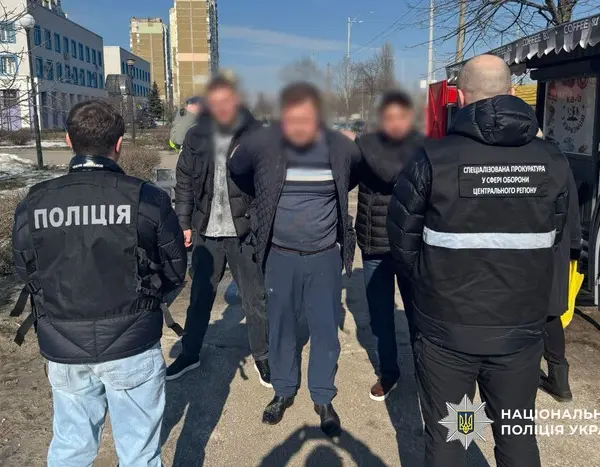 Виїзд за кордон у статусі священника: поліція Києва викрила чергову схему для ухилянтів