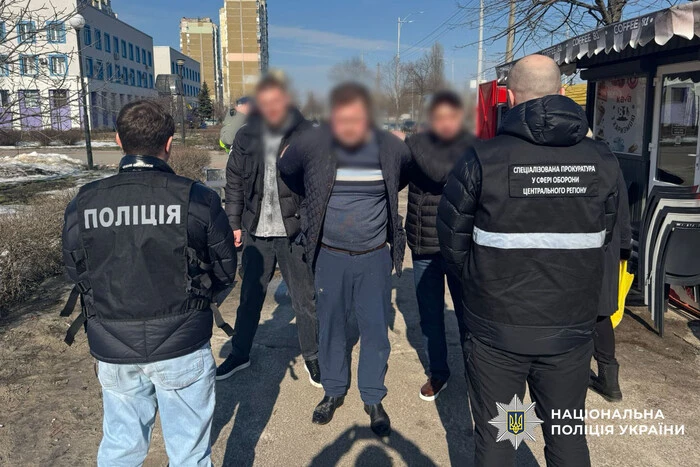 Виїзд за кордон у статусі священника: поліція Києва викрила чергову схему для…