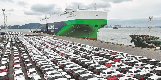 Автовиробники Китаю зосередились на закордонних поставках