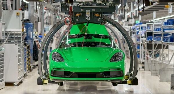 Porsche зменшує штат після зниження прибутковості.