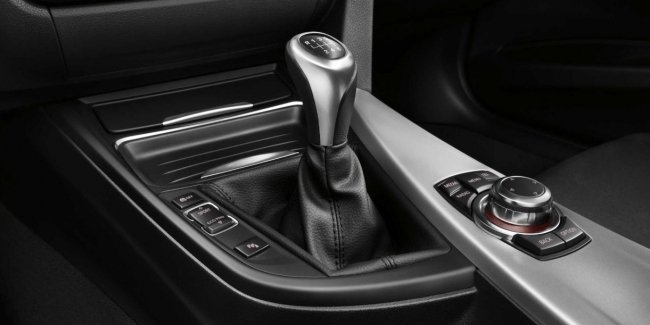 Авто з “механікою”: кінець епохи?