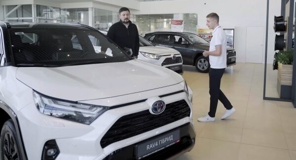 Авторинку України: ріст на третину.
