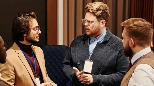 Без політики? Навіщо розмови про новини в офісі