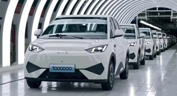 Електромобілі Tesla займають провідні позиції у світових продажах.